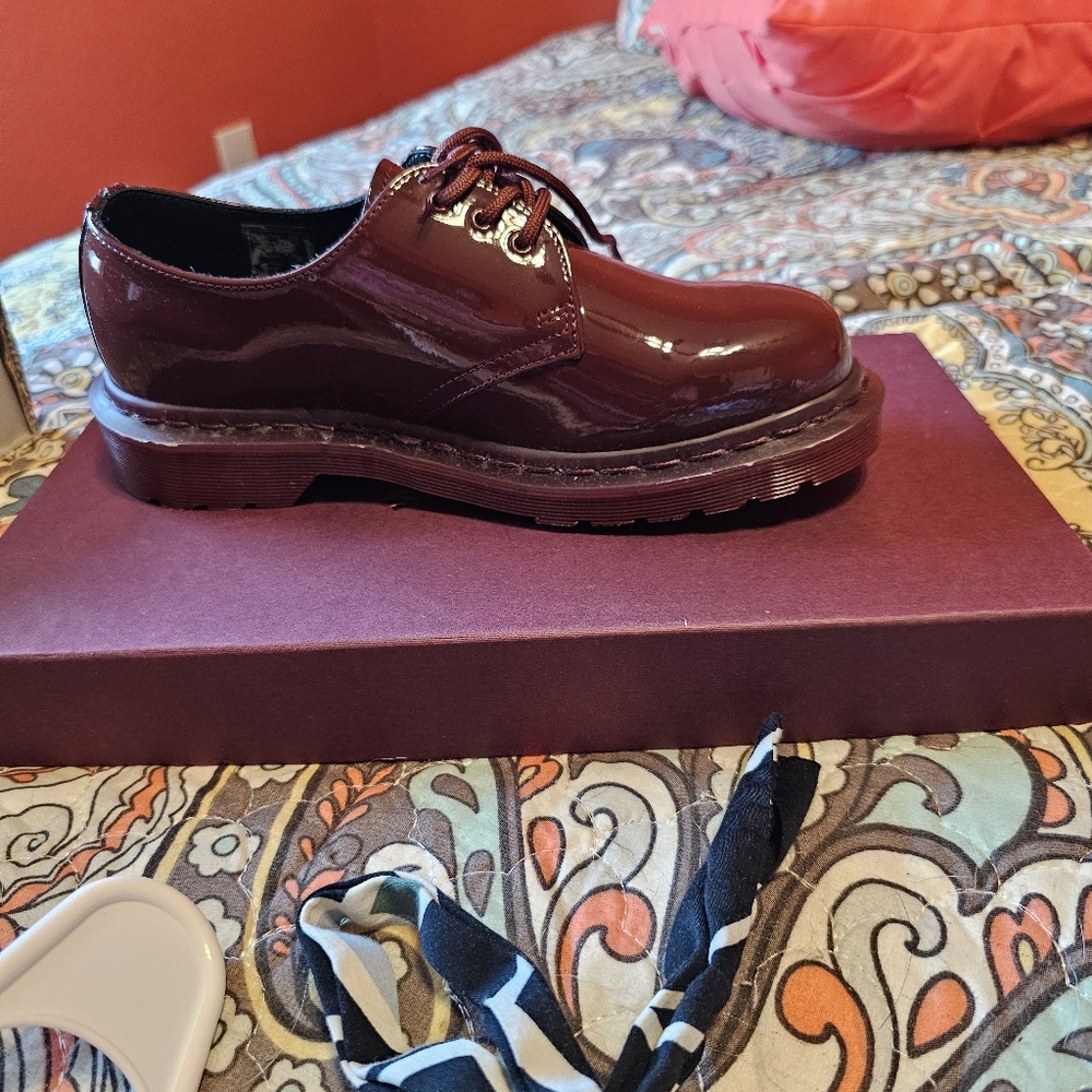 Dr. Martens Brown Oxford Shoes Classic Lace-Up Design